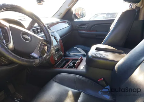 2009 Chevrolet Tahoe Ltz z USA, uszkodzony, nr VIN 1GNFC33J69R260104